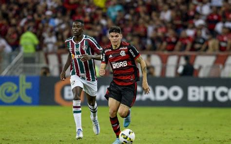 Flamengo dá lucro a 4 times brasileiros compra de Ayrton Lucas