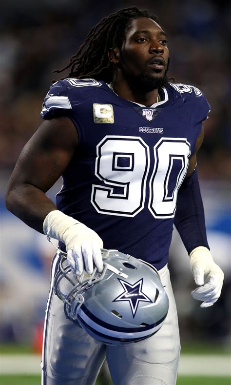 Cowboys' DeMarcus Lawrence rejects pay cut offer