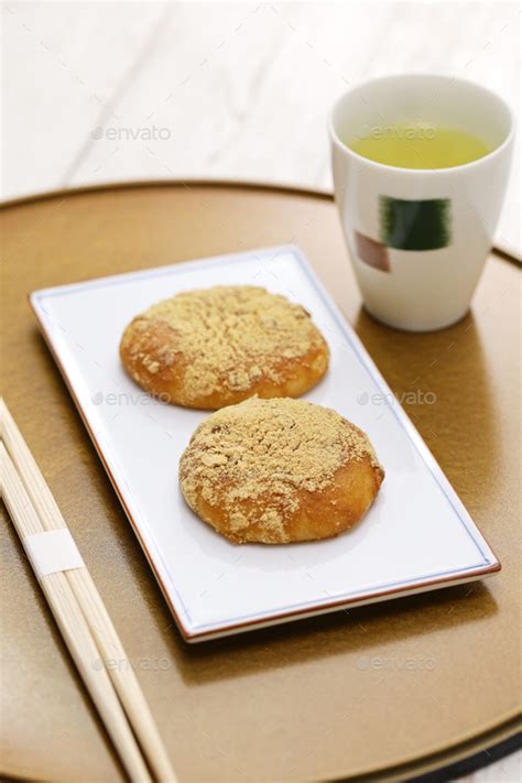 Kinako Mochi Rice Cakes Coated With Mixed Powder Roasted Soybean