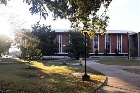 I Like Vans: Campus Photos: University of Memphis