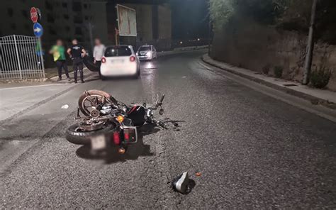 Salerno Incidente Stradale In Via Grifone Due Persone Ferite