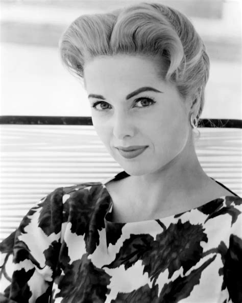 Actress Martha Hyer Dies