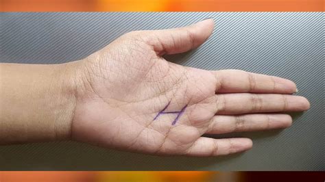 Palmistry Lucky Sign धनवान बनाता है हथेली पर H का निशान क्या आप भी