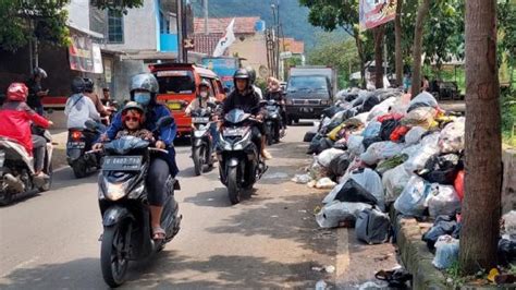 Bikin Jelek Pemandangan Tempat Pembuangan Sampah Liar Bermunculan Di