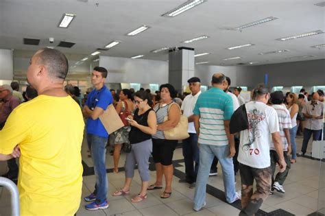 Bancos Reduzem Hor Rio De Atendimento No Dia E Fecham Dia De