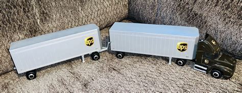 UPS TRACTOR & DOUBLE TRAILER FEEDER TRUCK NEW IN BOX 1:42 SCALE Toys ...