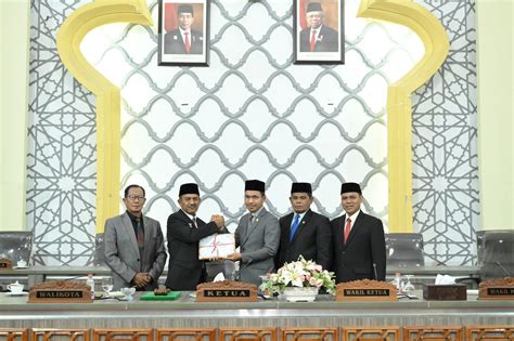 Foto Rapat Paripurna Penyampaian Penjelasan Dan Penyerahan Rkua Ppas