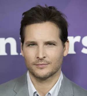 Peter Facinelli surprises Comic-Con as he joins Supergirl cast | Young Hollywood