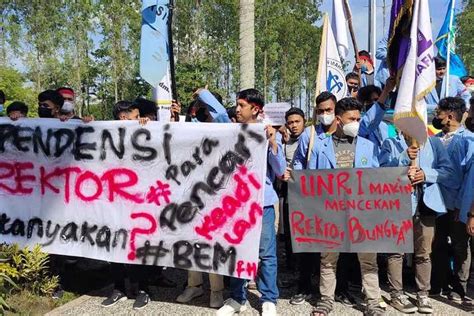 Mahasiswa Unri Demo Minta Dosen Tersangka Pelecehan Diberhentikan