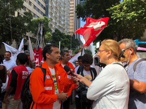 Petroleiros protestam no Rio e em todo o país contra a entrega da