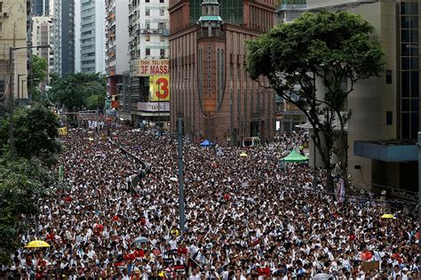 【香港反送中】遊行由日到夜103萬人參與 蔡英文：港人的自由不再理所當然 上報 國際