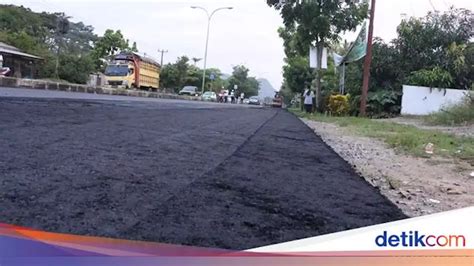 Proyek Pembangunan Jalan Senilai Rp M Pakai Aspal Buton