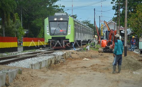 PEMBANGUNAN JALAN KOLEKTOR PERLINTASAN KERETA API ANTARA Foto