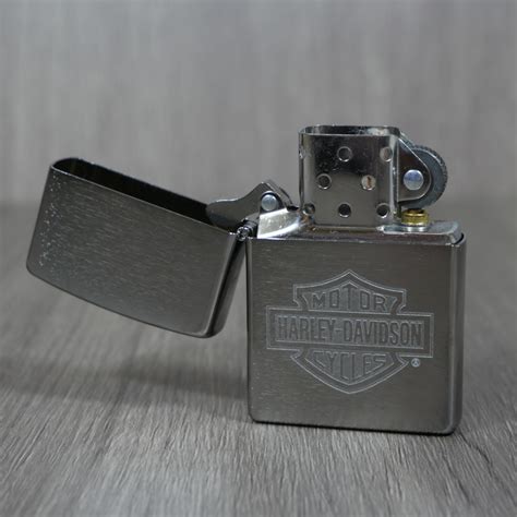 Zippo Harley Davidson Logo Brushed Chrome Windproof Lighter