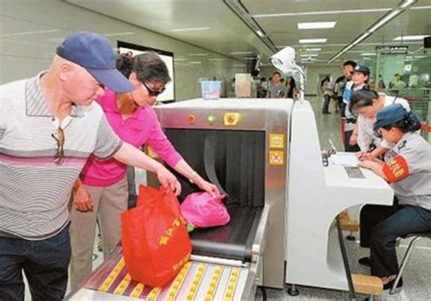 进地铁车站过安检 食物饮料进安检机接受x光扫描检查后还能吃吗？安检x光机对食物有无影响？ 行业新闻 广东守门神科技集团有限公司