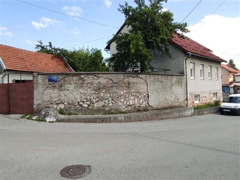 Kuća u Ogulinu 9x10 140m² stan podrum potkrovlje vrt 1540m² 098301774