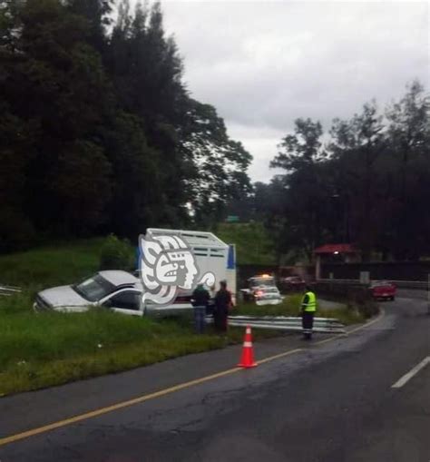 Se Accidenta Camioneta En El Entronque Del Libramiento De Xalapa Y