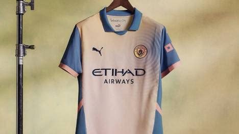 Manchester City Und Oasis Mitglied So Sieht Das Neue Sondertrikot Aus