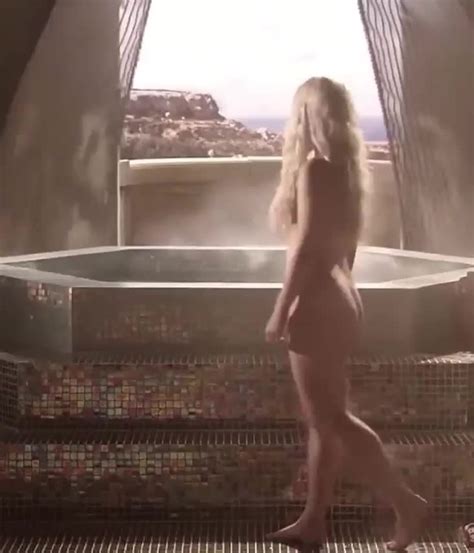 Emilia Clarke S Fat Ass Is Irresistible Porn Clip At Givemeporn Club