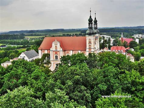 Widok z wieży Zamku na Kościół p w św Mikołaja i Franciszka Ksawerego