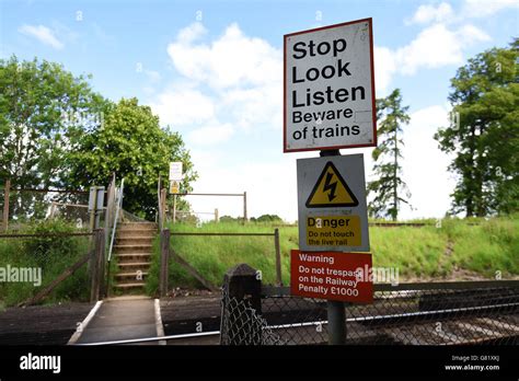 Rail Railway Crossing Footpath Hi Res Stock Photography And Images Alamy