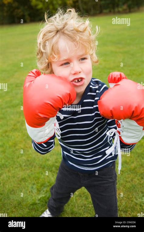 Boys Boy Boxing Hi Res Stock Photography And Images Alamy