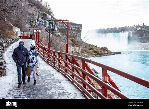 Cave Of The Winds In The Winter Niagara Falls Ny Usa Stock Photo Alamy