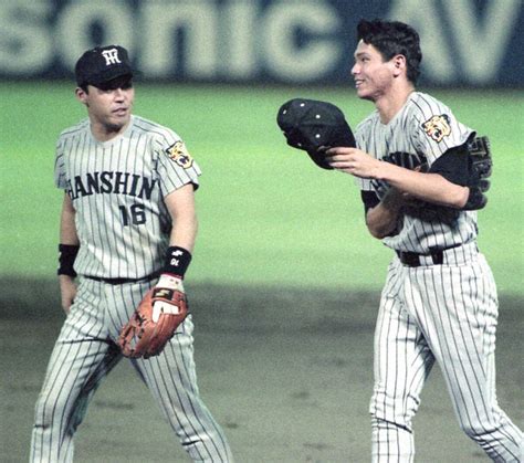 91年、中日戦で完投勝利を挙げ、岡田（左）に祝福される野田 ― スポニチ Sponichi Annex 野球