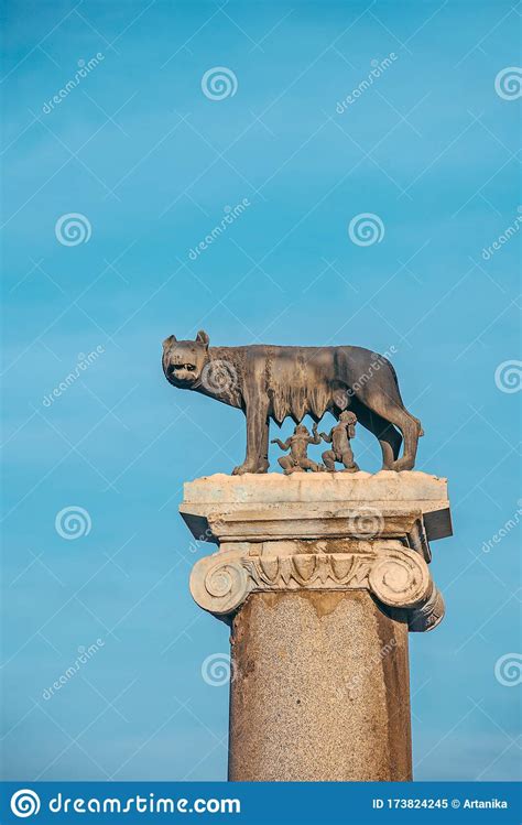 Lobo De La Capitolina De La Estatua En Roma Imagen De Archivo Imagen De Cultura