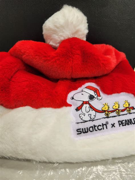 Swatch x Peanuts Snoopy 聖誕帽 男裝 手錶及配件 棒球帽帽 Carousell