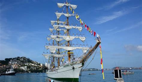 Arriba el buque escuela velero Cuauhtémoc a Acapulco