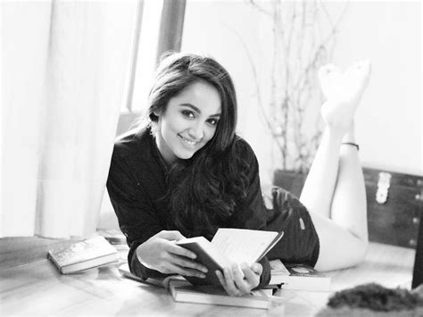 DESI ACTRESS PICTURES Actress Tejaswi Madivada Ultra Hot Photoshoot Stills Desipixer