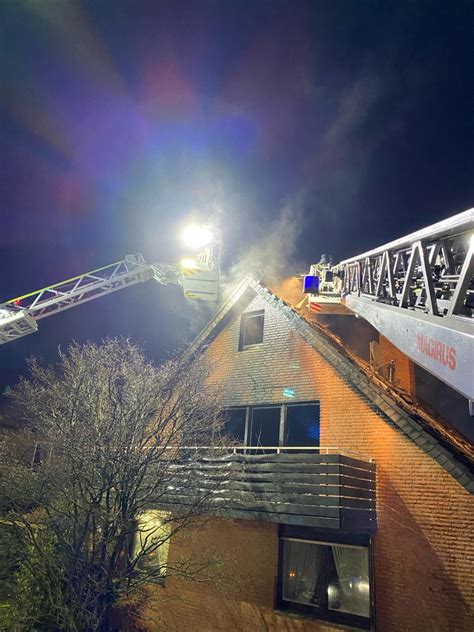 Dachstuhlbrand Mit Menschenleben In Gefahr Feuerwehr Steinfurt