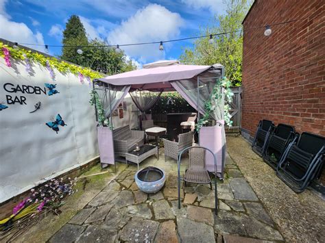 TO LET: 5 Selsdon Parade, Selsdon, CR2 8LH -A ground floor class e