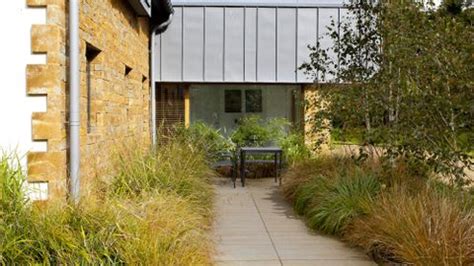 Path edging ideas: Tidy a garden walkway with smart designs | Homebuilding