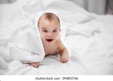 Naked Adorable Baby Lying On Soft Foto Stock 394892746 Shutterstock
