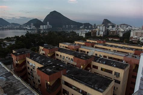 Destoantes dez prédios populares resistem no coração do Leblon 25 07