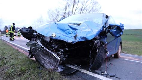 Unfall bei Schaafheim Drei Verletzte bei Frontal Zusammenstoß