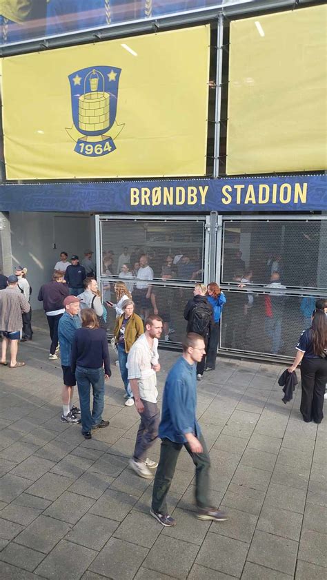 AGF fans blev angrebet af maskerede Brøndby tilhængere Vi er på vej