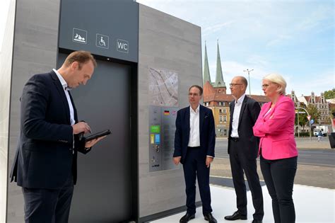 Probesitzen Am Rathaus Firma Wall Pr Sentiert Neue Toiletten Pavillons