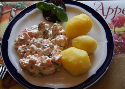 Quark Mit Paprika Basilikum Und Pellkartoffeln Rezept Kochbar De