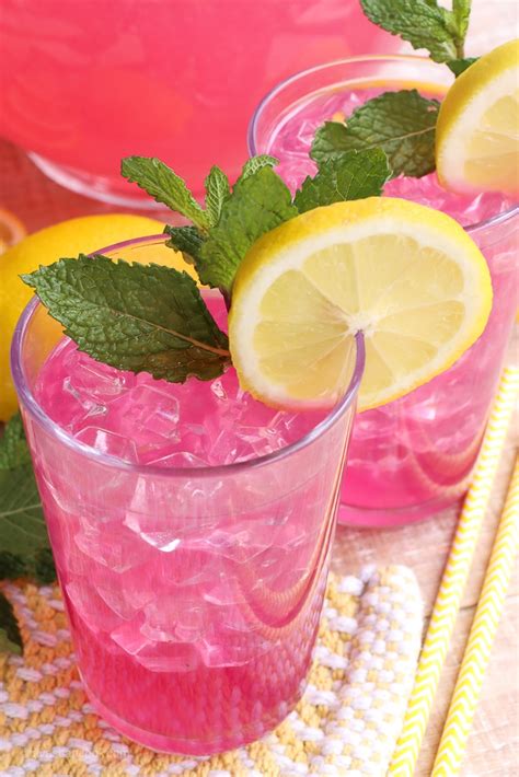 Hot PINK Lemonade Recipe- Natural Pink!