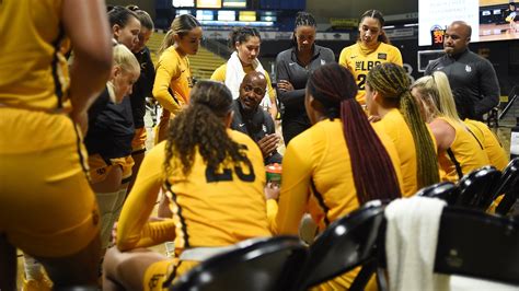 Women S HoopDirt Cammon Signs Contract Extension At Long Beach State