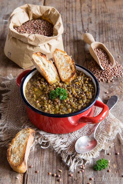 Le Lenticchie Di Capodanno Gustosa Zuppa Con I Simboli Beneauguranti