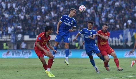 Chant Persib Butut Menggema Bojan Hodak Ungkap Fakta Ini