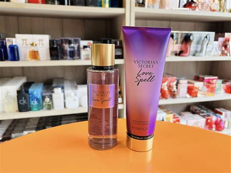 Kit Victorias Secret Love Spell Hidratante 236ml Body Splash 250ml