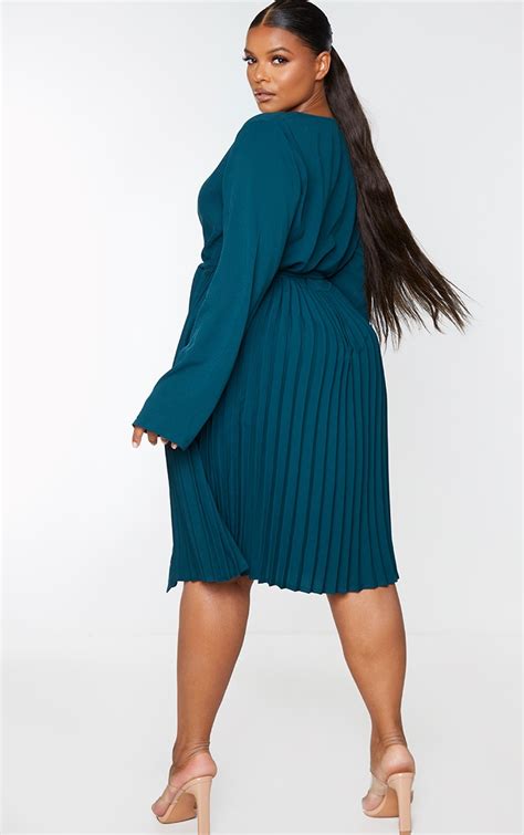 Plus Green Pleated Midi Dress Prettylittlething Ca