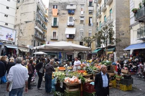 5 Mercati Rionali Da Visitare A Napoli E Dintorni Agrodolce