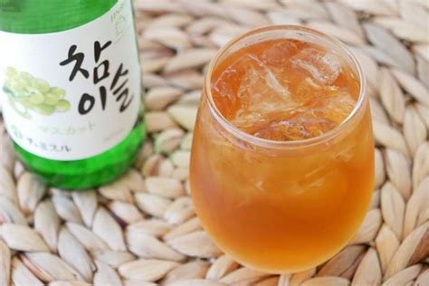 韓国焼酎「ソジュ」とはどんなお酒？ 人気銘柄「チャミスル」の韓国式の飲み方も紹介！ イエノミスタイル 家飲みを楽しむ人の情報サイト