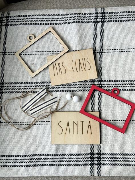 Easy DIY Farmhouse Christmas Ornaments That You Can Make And Gift This